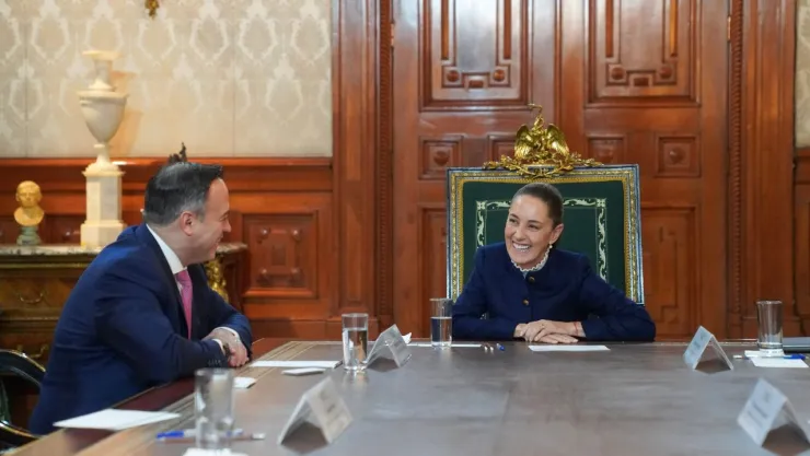 La presidenta de México, Claudia Sheinbaum, quien presentó la Reforma Laboral a la Cámara de Diputadas, sentada en Palacio Nacional.