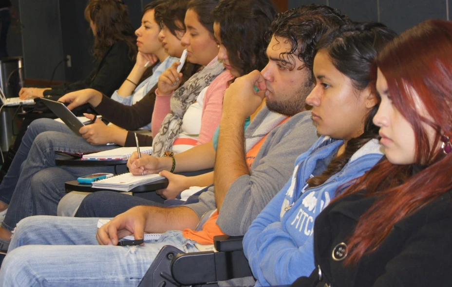Jóvenes se beneficiarán de la reforma financiera