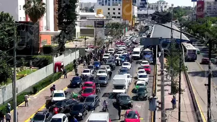 ¿Por qué hay tráfico en bulevar Adolfo López Mateos?