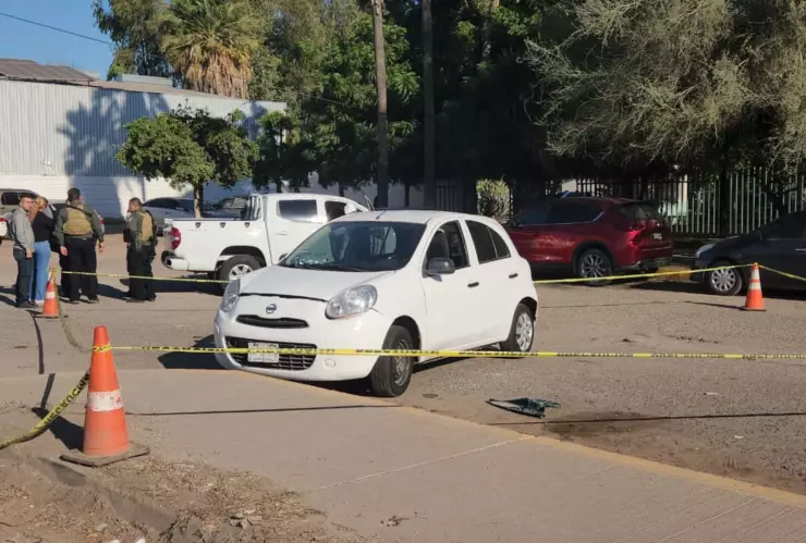 Hallan a mujer sin vida frente a hospital de Los Mochis