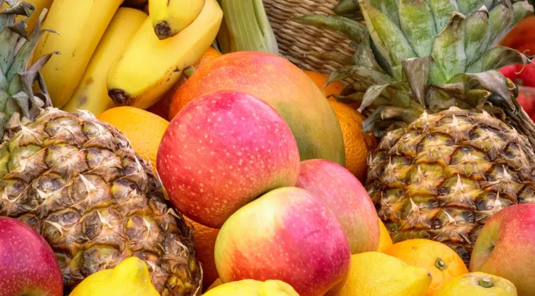 Consume estas frutas para reducir la hinchazón del estómago.