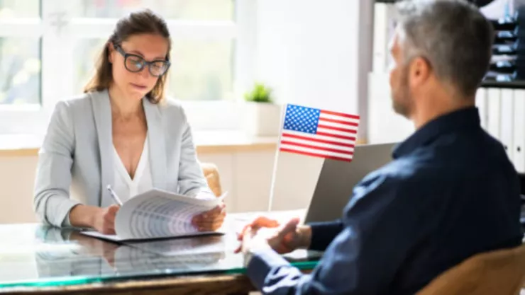 Las TERRIBLES sanciones que podrías tener por trabajar con Visa de turista en USA