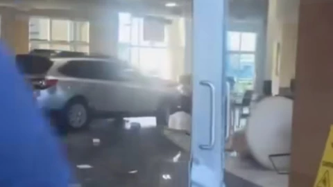 El coche dentro de la tienda CarMax en California