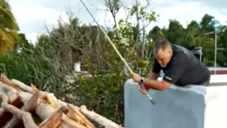 stadounidense intenta quemar una palapa y hace ataques racistas a mexicanos en Yucatán