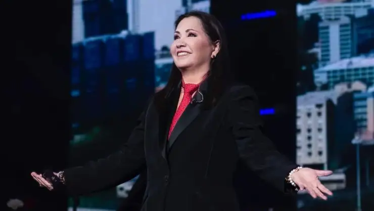 Ana Gabriel recibe oxígeno concierto en Puebla.jpg