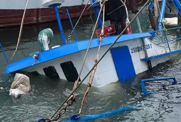 Explota barco en Mazatlán