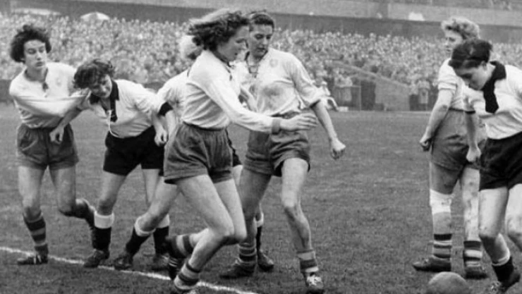 La historia y los or&iacute;genes del futbol femenino