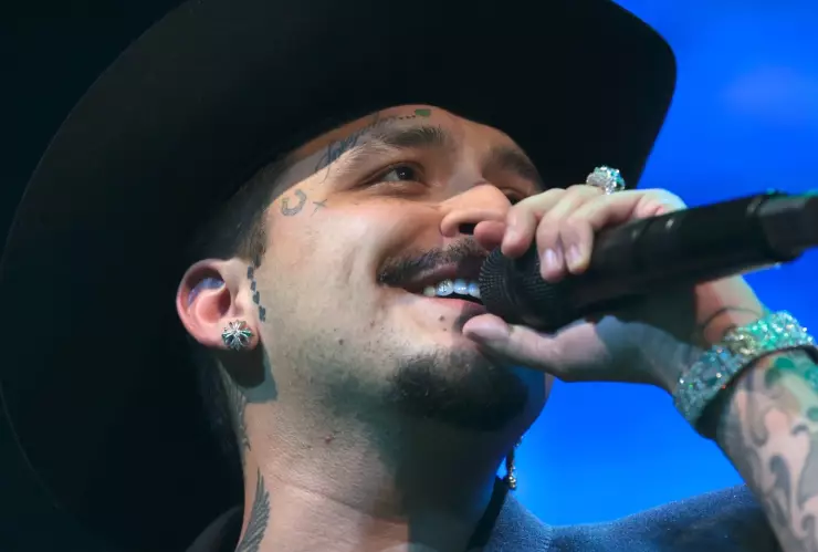 Christian Nodal presume a su “hijo” en adorable VIDEO.jpg