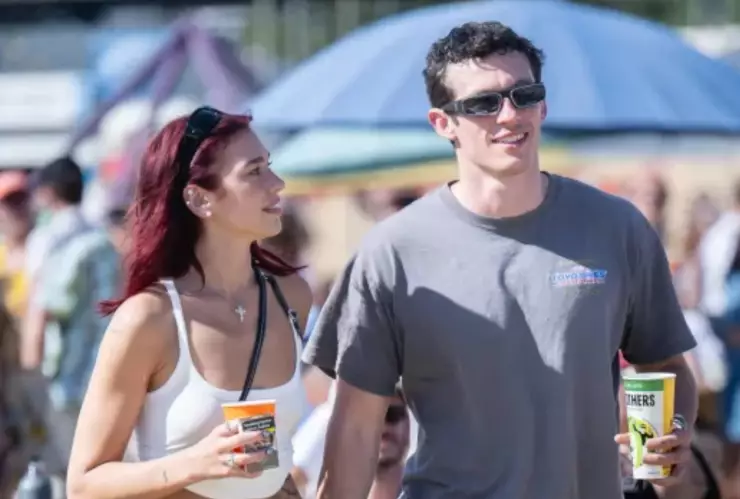 Dua Lipa y Callum Turner