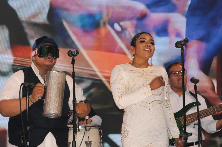 Gran ambiente se vivió durante la presentación.