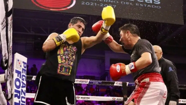 Terrible Morales vs Travieso Arce en pelea de exhibición box azteca