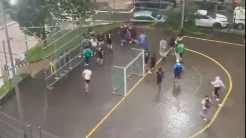 VIDEO ¡Campal en España! Apuñalan a árbitro durante partido de futbol