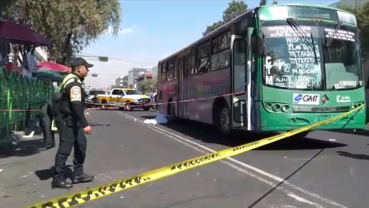 CDMX: Camión atropella a trabajadora en el Mercado de Mixcalco, a horas de Nochebuena