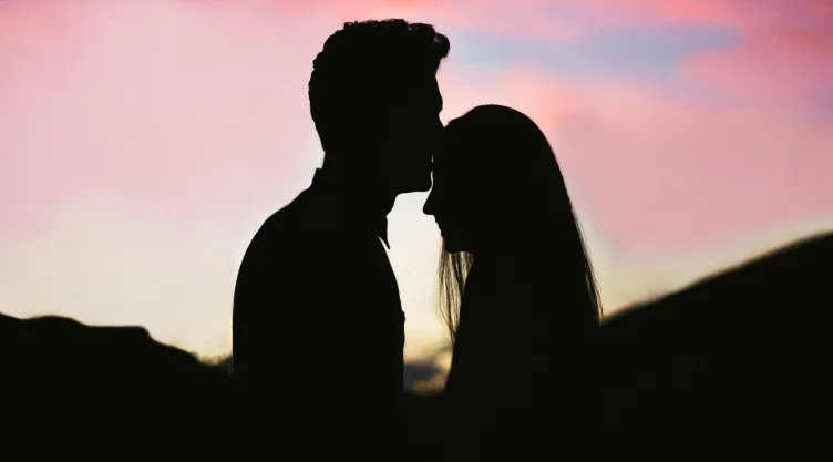 ¿Cómo mantener una relación a distancia? Esto dice la Inteligencia Artificial.jpg