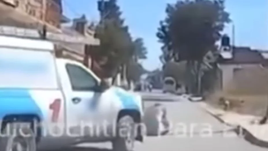 ¡Imprudencia! Colocan PIEDRA GIGANTE en esta calle e imposibilita el tránsito vial (VIDEO VIRAL).jpg