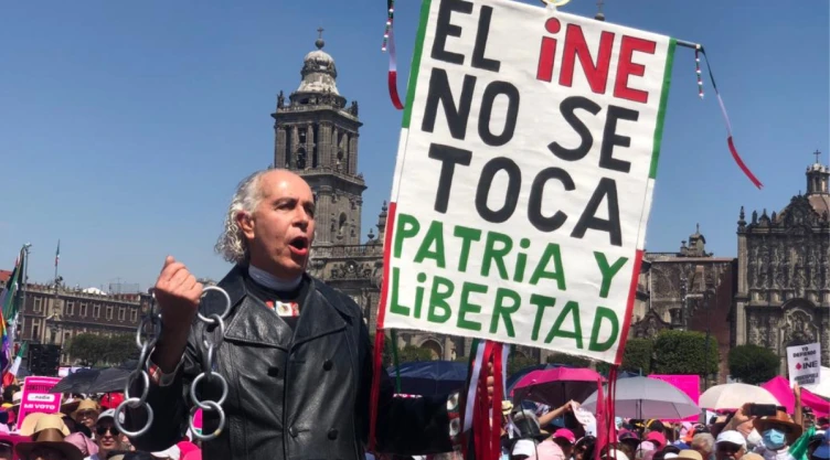 Marcha del INE: Miles de asistentes salieron al Zócalo y a varias calles de México