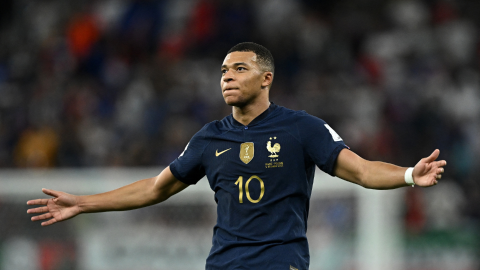 Kylian Mbappé celebra un gol con Francia