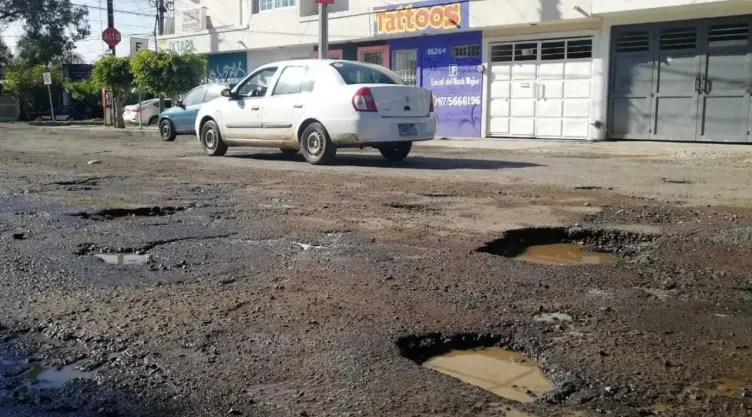 Baches llenos de agua en las calles de la CDMX.