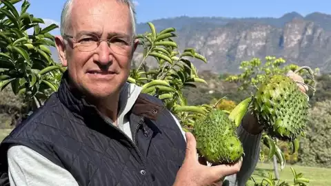 El empresario Ricardo B. Salinas Pliego compartió con el youtuber Roberto Martínez, pasajes de su vida