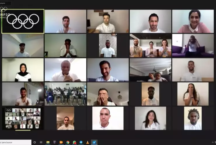 El boxeador venezolano Eldric Sella, la taekwondista iraní Kimia Alizadeh y la nadadora siria Yusra Mardini, quien participó en las olimpiadas de Río, son algunos de los deportistas desplazados que conforman el equipo olímpico de refugiados.