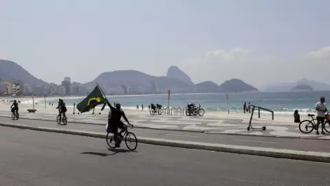 brasil reduce medidas sanitarias .jpg