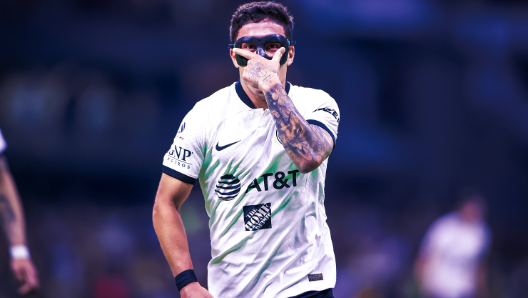 Alejandro Zendejas festeja gol contra Cruz Azul.jpg