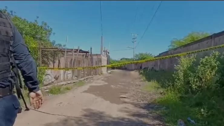 Asesinan a dos hombres en El Barrio, les dejan un carro de juguete encima.jpg