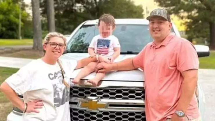 Niño de 2 años accidentalmente se dispara con pistola de su papá.jpg
