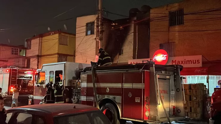 Fuerte incendio consume una casa en la colonia Morelos, de la CDMX