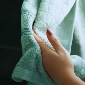 Cada cuánto tiempo debes cambiar las toallas del baño en otoño, según expertos