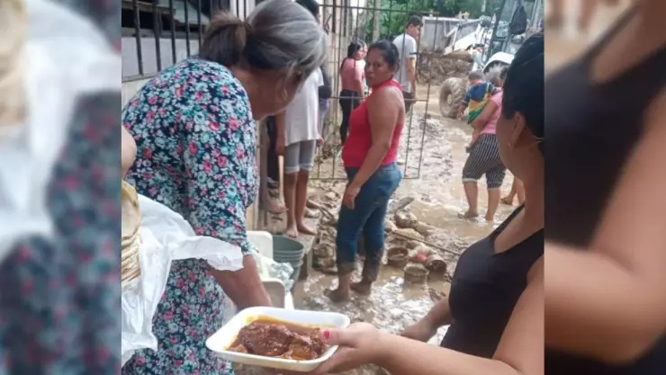 Quinceañera dona la comida de su fiesta a damnificados de Karl