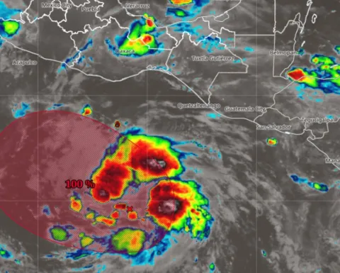 Podría convertirse en el huracán “Trudy” y alcanzar categoría mayor: Se forma la Depresión Tropical 21-E; ¿en dónde está?