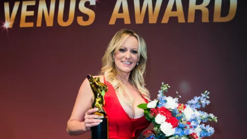 Trump será arrestado el martes próximo por “filtraciones ilegales” en caso Stormy Daniels; pide a sus seguidores que protesten.