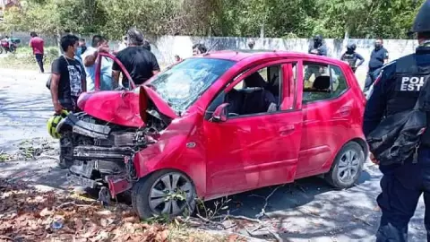 Dos heridos tras accidente entre auto y triciclista en Chetumal.jpg