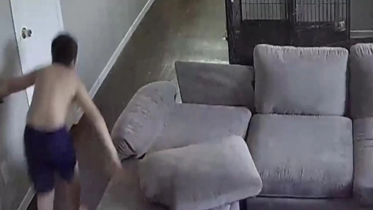 El impactante video de un niño que pudo ser baleado en su hogar en Texas.