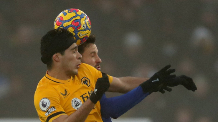 Raúl Jiménez ante el Chelsea