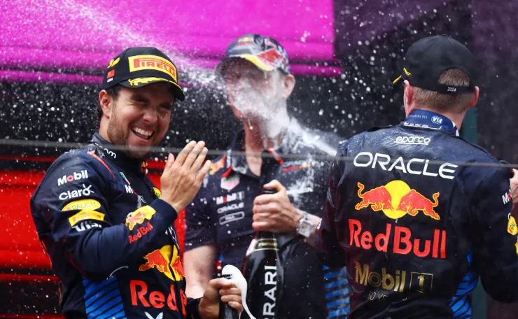 Checo Pérez festeja en el GP de China