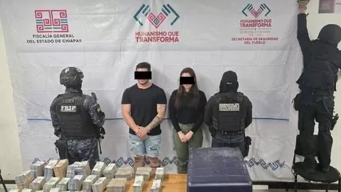 Por robo detienen a pareja con más de 11 millones de pesos en efectivo y 4 autos de lujo