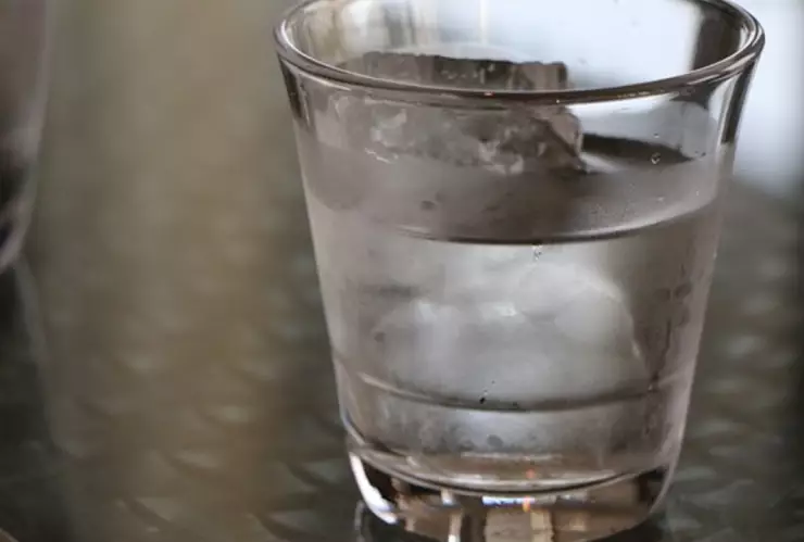 hombre compra saliva covid 19.jpg