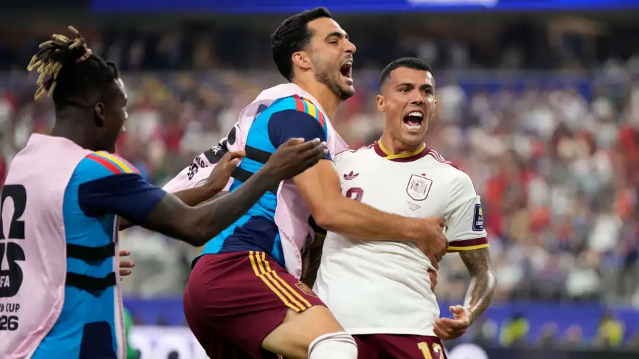 Selección de fútbol de España festeja su triunfo sobre Francia.
