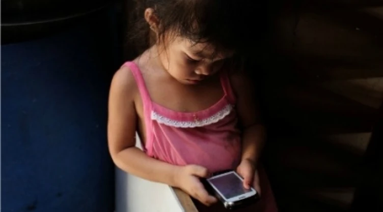 Niños usan internet
