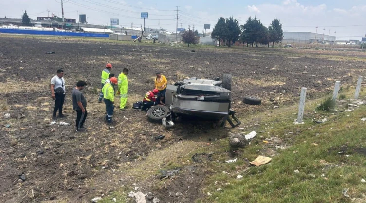 Vuelca-auto-de-lujo-Toluca