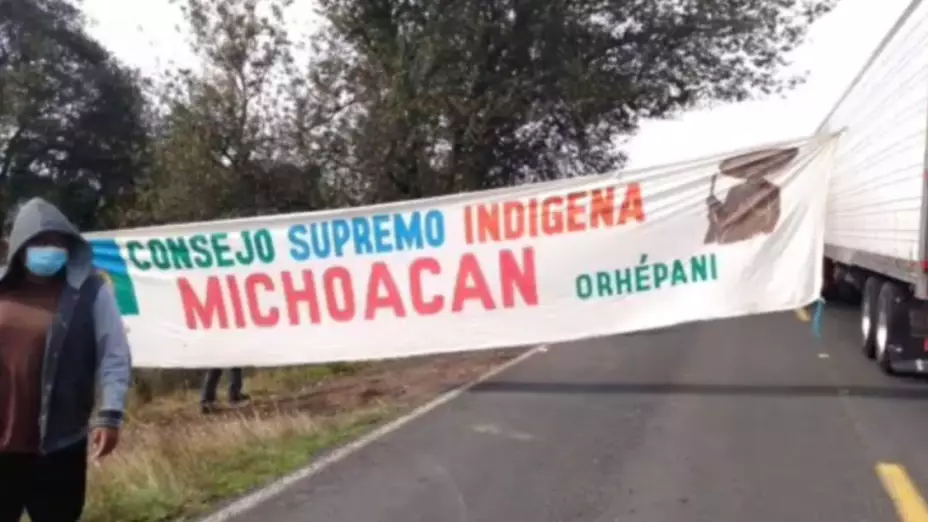 Bloquean comuneros vialidad en Quiroga.png