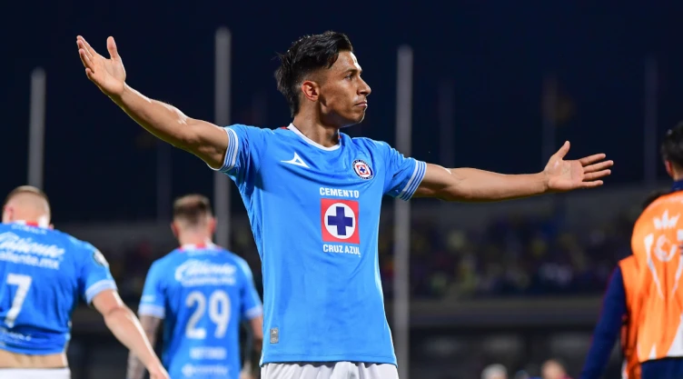 Ángel Sepúlveda celebrando su gol con Cruz Azul