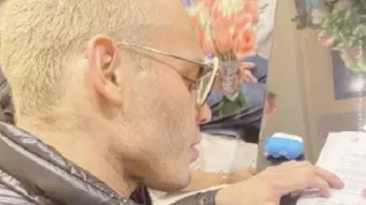 Julio Cesar Chavez Jr. firmando..jpg