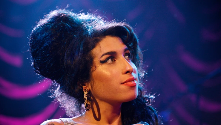 Amy Winehouse cumple 15 años de su muerte y estas son 5 canciones para recordar su legado