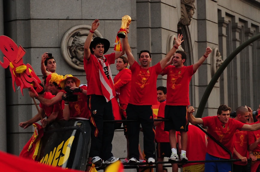 En 2010, Xavi fue parte de la generación dorada de España. ‘La Roja’ venció a Holanda 1-0 con ‘El Gol de Todos’ de Andrés Iniesta para sumar su primer campeonato del mundo.