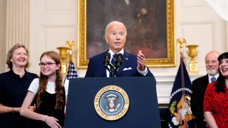 Estados Unidos y Rusia realizan el mayor intercambio de prisioneros desde la Guerra Fría