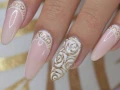 19 ideas de uñas rosas con brillos cortas y largas