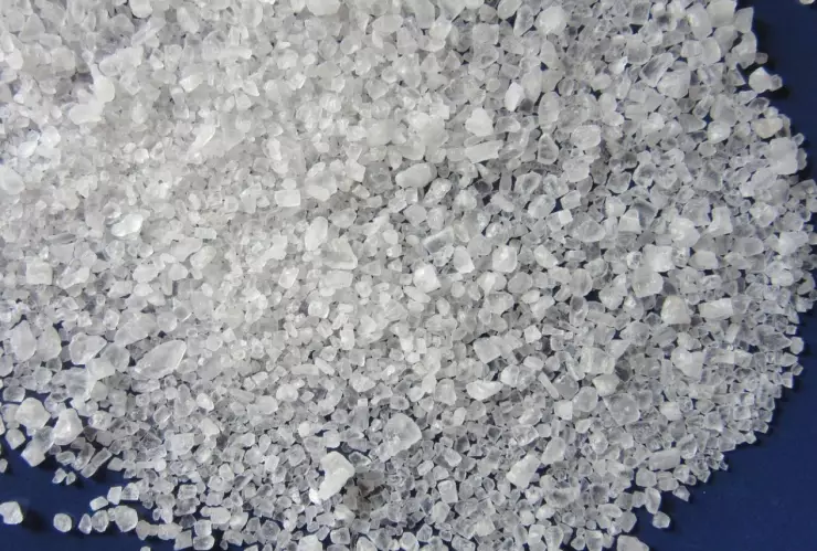 Así debes usar la sal marina para evitar que tu casa se llene de humedad